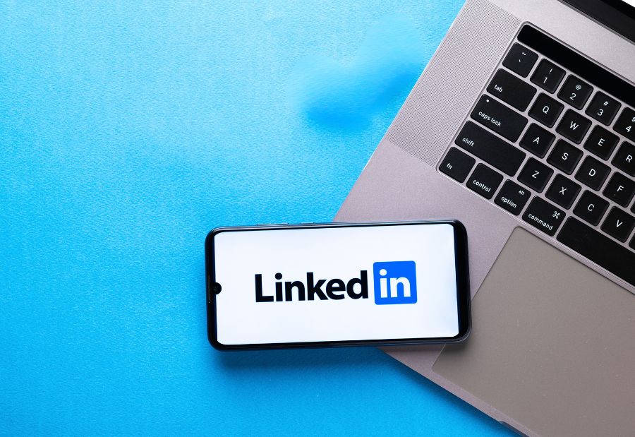 What Metrics Should Businesses Track to Measure LinkedIn Advertising Performance?